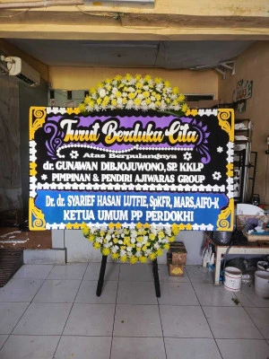 Papan Bunga di Candigugur Bawang